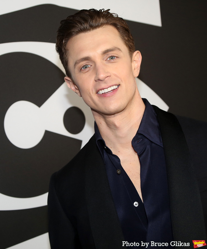 Photos: CABARET Cast Serves Double the Red Carpet Looks on Opening Weekend Image