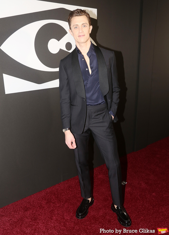 Photos: CABARET Cast Serves Double the Red Carpet Looks on Opening Weekend Image