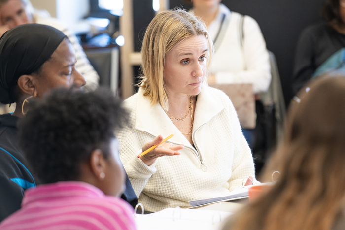 Photos: See Sandra Oh & More in Rehearsals for THE WELKIN Image