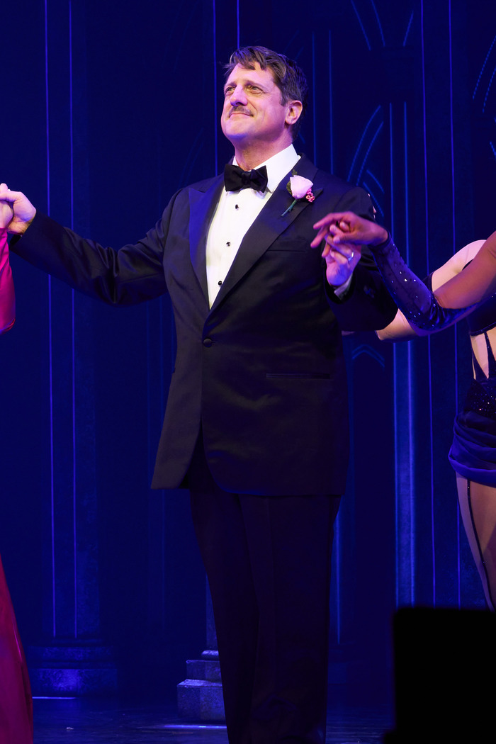 Photos: First Look At Pre-Broadway DEATH BECOMES HER in Chicago Image