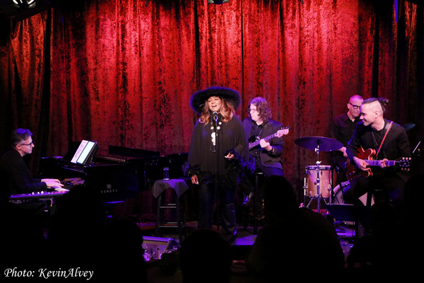 Photos: Wendy Moten Returns To The Birdland Stage Image