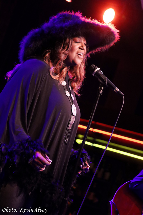 Photos: Wendy Moten Returns To The Birdland Stage Image