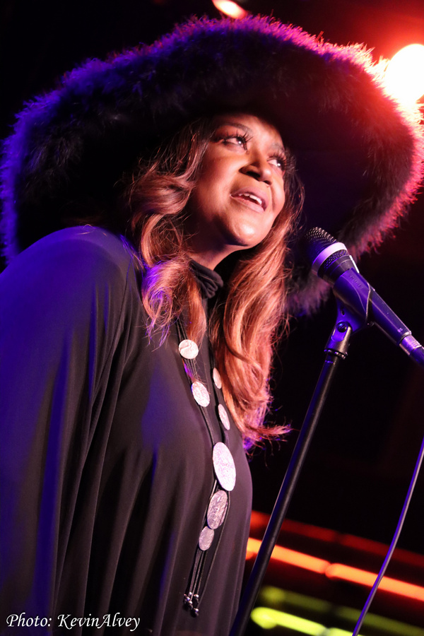 Photos: Wendy Moten Returns To The Birdland Stage Image