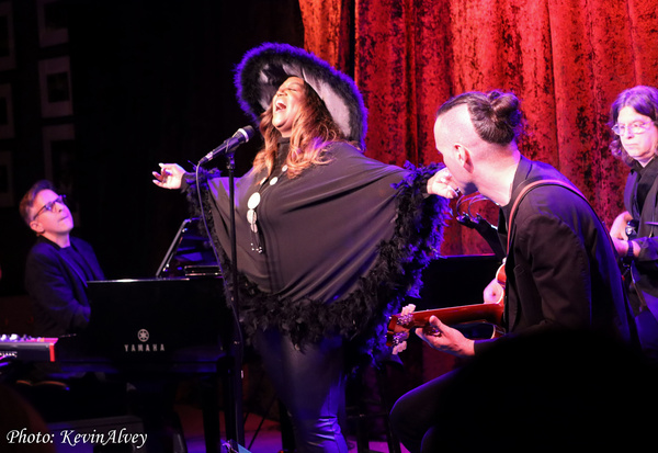 Photos: Wendy Moten Returns To The Birdland Stage Image