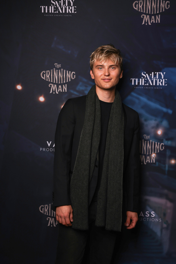 Photos: On The Red Carpet At Opening Night Of THE GRINNING MAN  Image