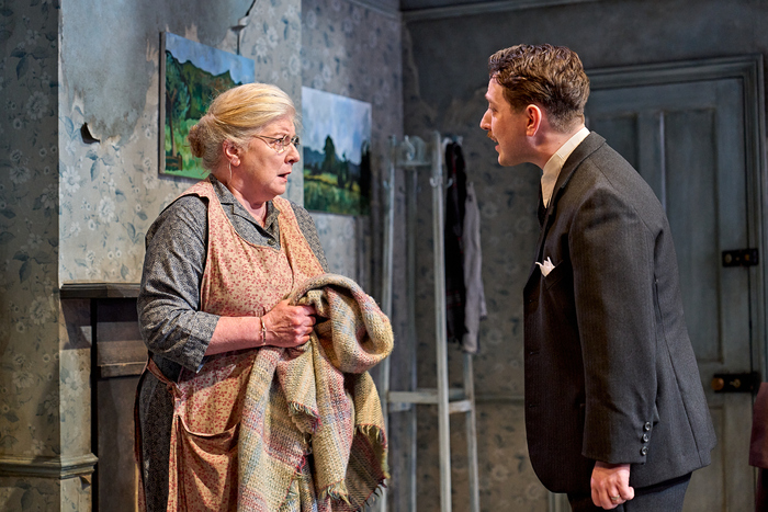 Photos: First Look at THE DEEP BLUE SEA at Theatre Royal Bath Image