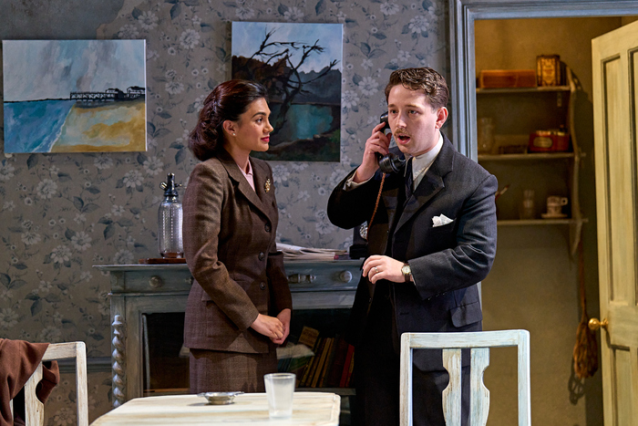 Photos: First Look at THE DEEP BLUE SEA at Theatre Royal Bath Image
