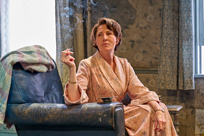 Photos: First Look at THE DEEP BLUE SEA at Theatre Royal Bath Image