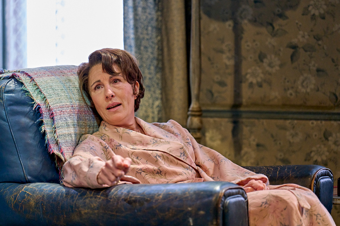 Photos: First Look at THE DEEP BLUE SEA at Theatre Royal Bath Image