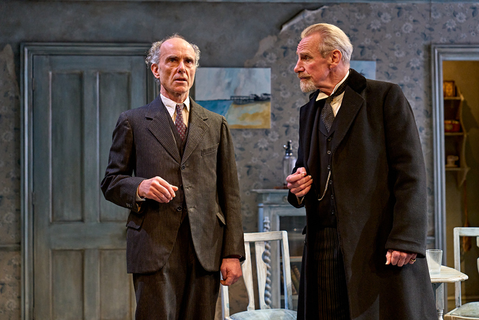 Photos: First Look at THE DEEP BLUE SEA at Theatre Royal Bath Image