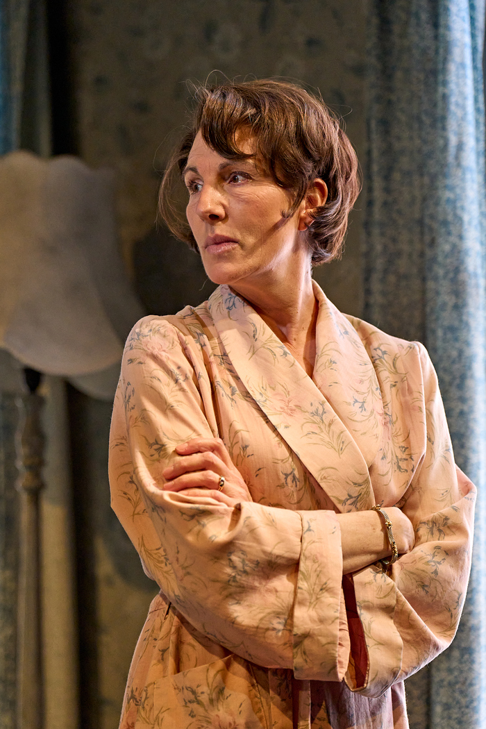 Photos: First Look at THE DEEP BLUE SEA at Theatre Royal Bath Image