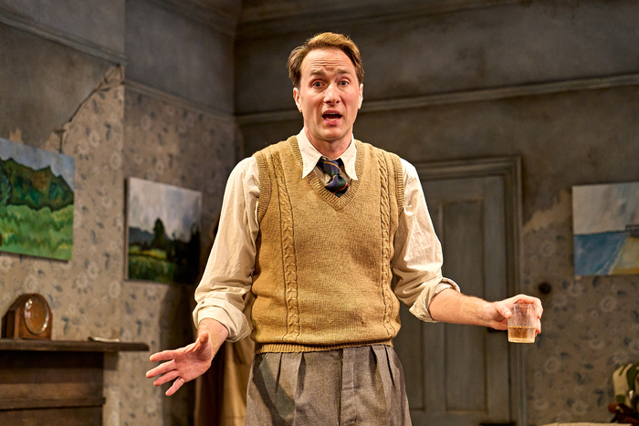 Photos: First Look at THE DEEP BLUE SEA at Theatre Royal Bath Image