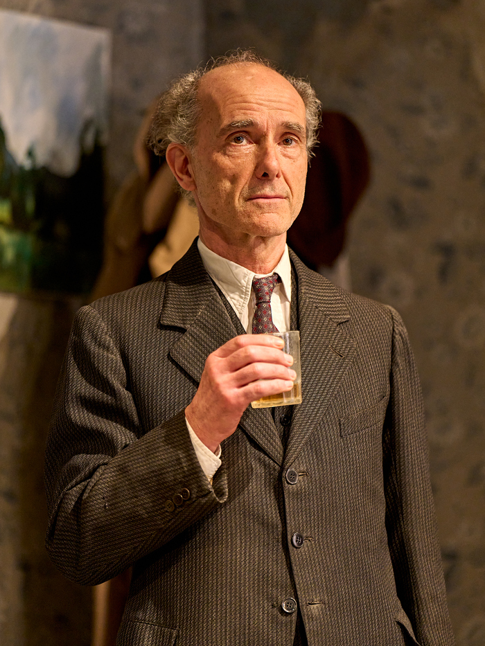 Photos: First Look at THE DEEP BLUE SEA at Theatre Royal Bath Image