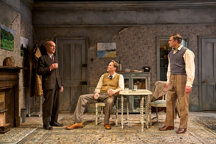 Photos: First Look at THE DEEP BLUE SEA at Theatre Royal Bath Image