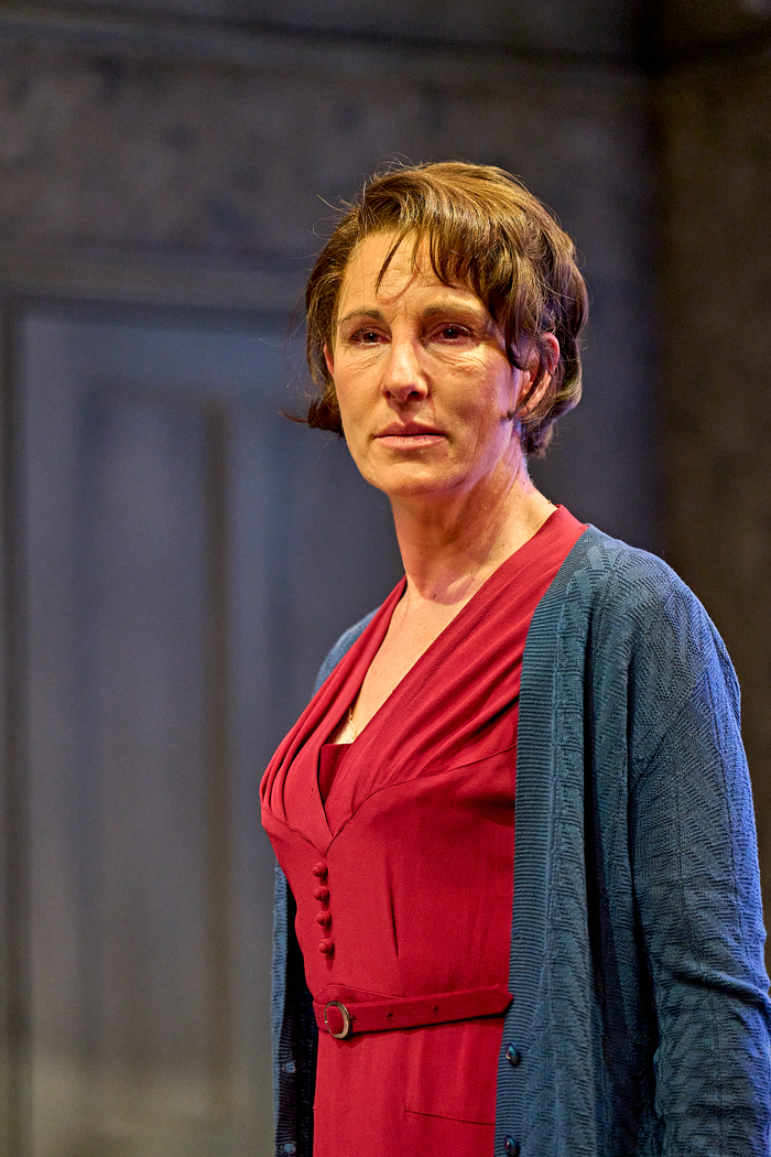 Photos: First Look at THE DEEP BLUE SEA at Theatre Royal Bath Image