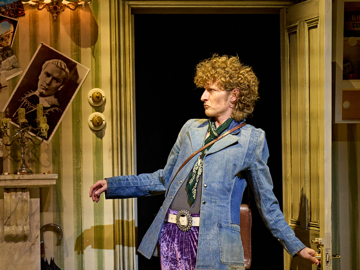 Photos: First Look at WITHNAIL & I at Birmingham Rep Image