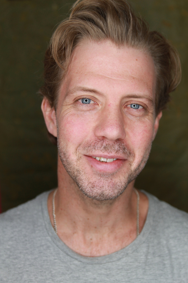 NICHOLAS THOMAS (Hennrick Cormac) is an actor, writer and director from Melbourne, Au Photo