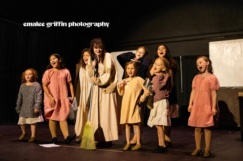 Review: ANNIE at Studio 42 & Co  Image