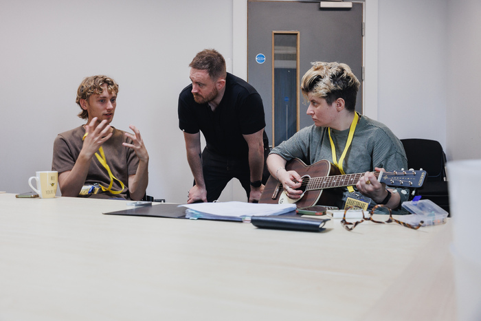 Photos: Les Dennis and More in Rehearsal For TWELFTH NIGHT at Shakespeare North  Image