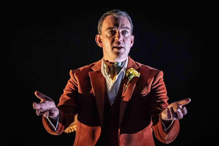 Photos: First Look at Alastair Whatley in THE IMPORTANCE OF BEING OSCAR at Reading Rep Theatre  Image