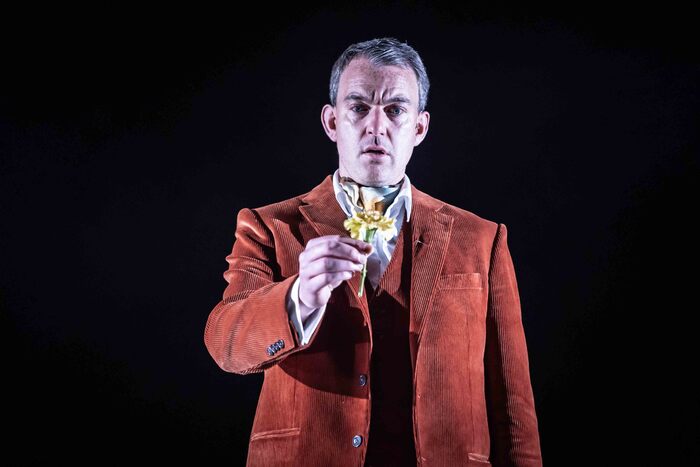 Photos: First Look at Alastair Whatley in THE IMPORTANCE OF BEING OSCAR at Reading Rep Theatre  Image