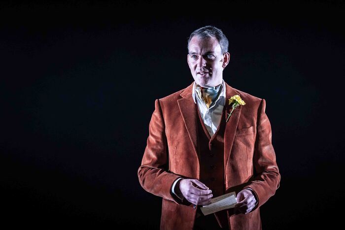 Photos: First Look at Alastair Whatley in THE IMPORTANCE OF BEING OSCAR at Reading Rep Theatre  Image