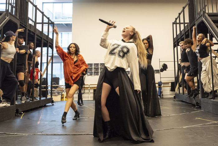 Photos: See Todrick Hall & More in Rehearsals for BURLESQUE  Image