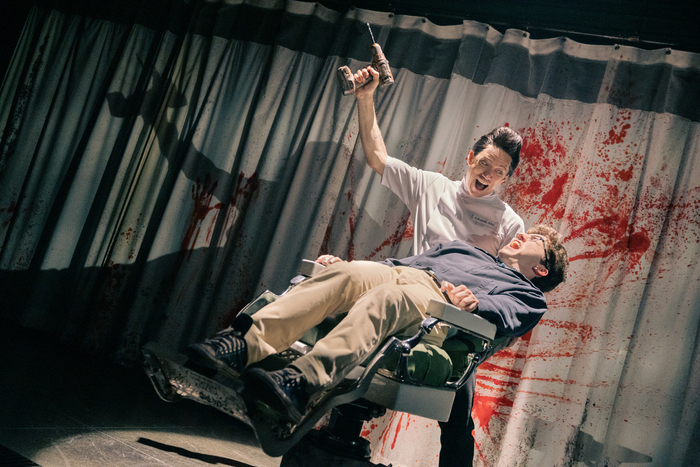 Photos: See Sarah Hyland & Andrew Barth Feldman in LITTLE SHOP OF HORRORS Image