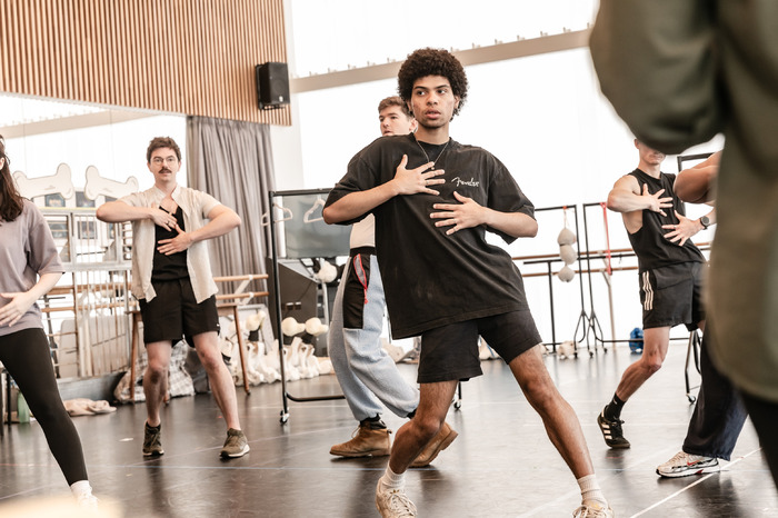 Photos: Kym Marsh and More in Rehearsal For 101 DALMATIONS Image