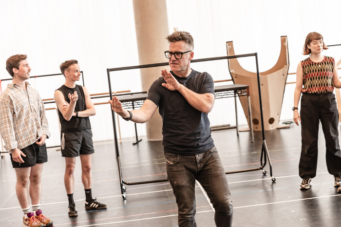 Photos: Kym Marsh and More in Rehearsal For 101 DALMATIONS Image