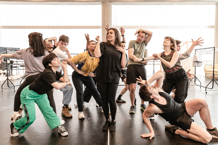 Photos: Kym Marsh and More in Rehearsal For 101 DALMATIONS Image