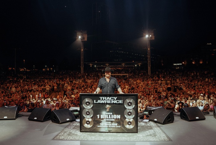 Photos: Tracy Lawrence Takes Over Ascend Amphitheater With Sold-Out 'Tracy Lawrence And Friends' Image