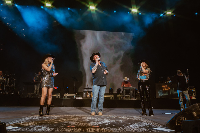 Photos: Tracy Lawrence Takes Over Ascend Amphitheater With Sold-Out 'Tracy Lawrence And Friends' Image