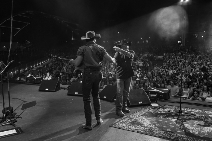 Photos: Tracy Lawrence Takes Over Ascend Amphitheater With Sold-Out 'Tracy Lawrence And Friends' Image