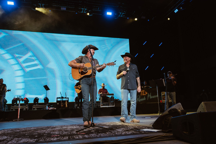 Photos: Tracy Lawrence Takes Over Ascend Amphitheater With Sold-Out 'Tracy Lawrence And Friends'  Image