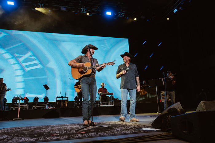 Photos: Tracy Lawrence Takes Over Ascend Amphitheater With Sold-Out 'Tracy Lawrence And Friends' Image