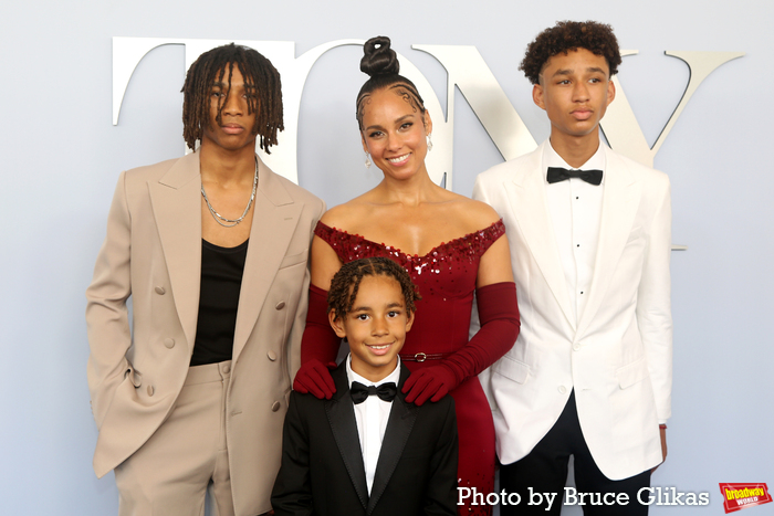 Photos: On the Red Carpet at the 2024 Tony Awards Image