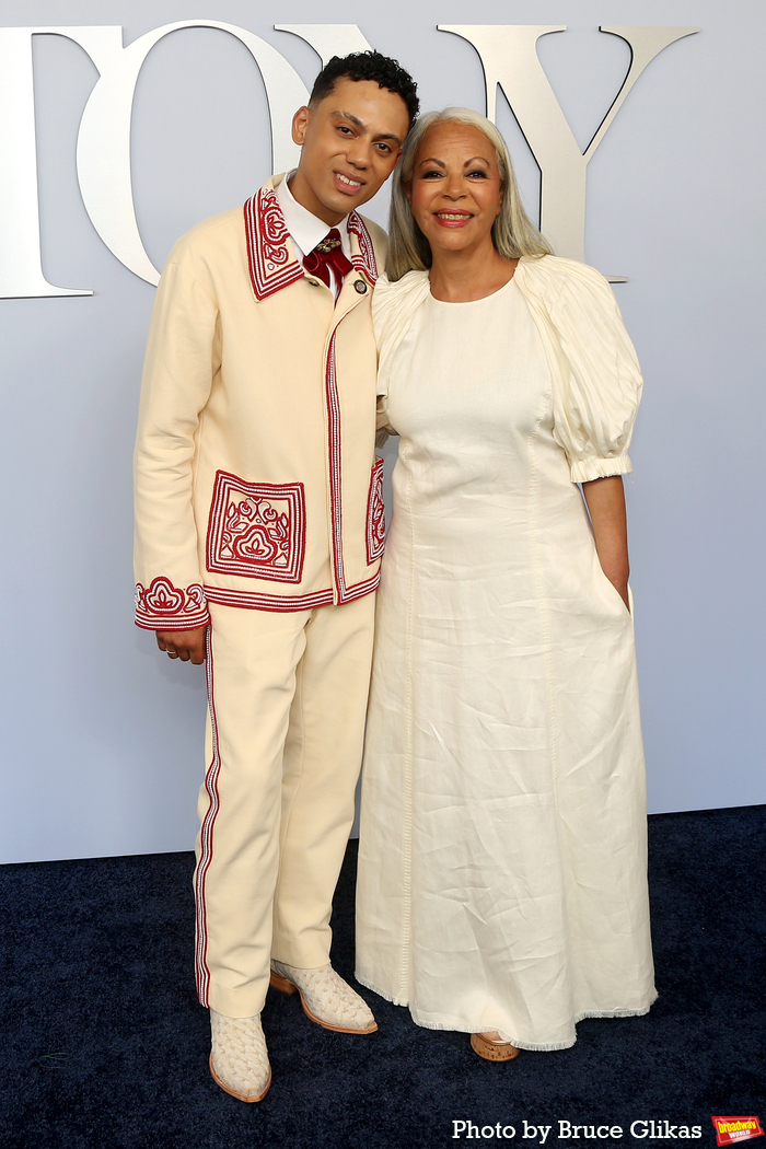 Photos: On the Red Carpet at the 2024 Tony Awards Image