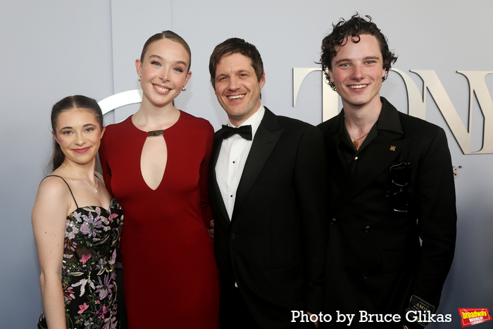 Photos: On the Red Carpet at the 2024 Tony Awards Image