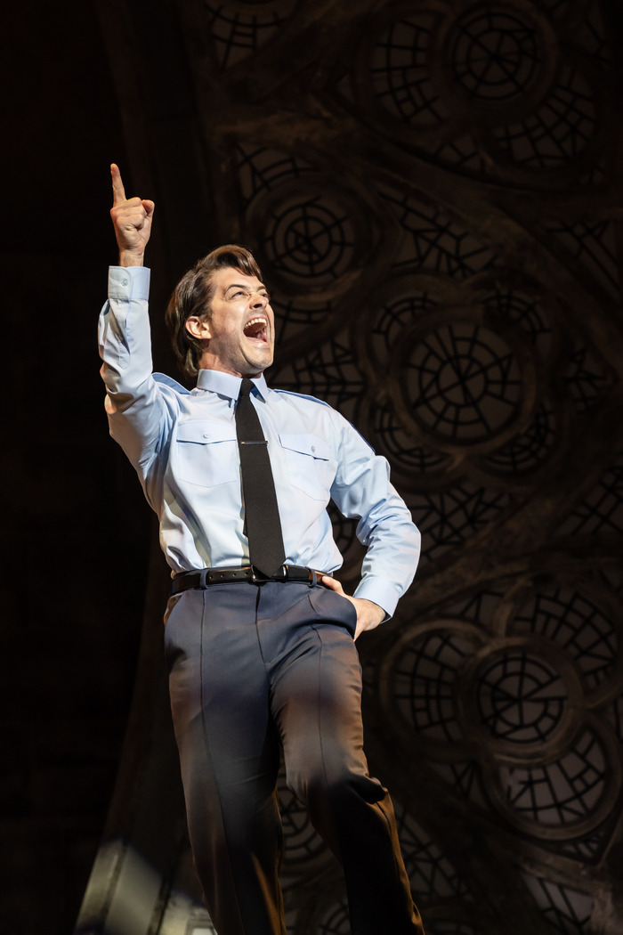 Photos: First Look at Alexandra Burke and Lee Mead in SISTER ACT Image