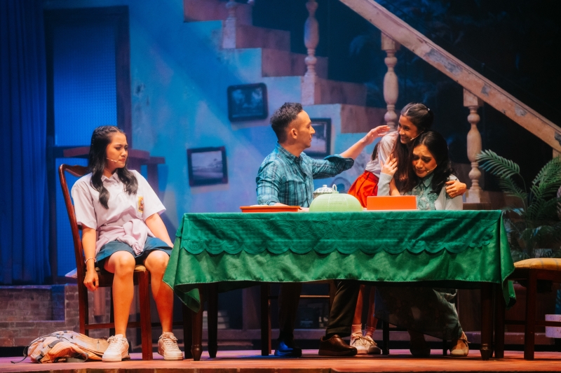 Review: Rooted in Familial Warmth, MUSIKAL KELUARGA CEMARA Blossoms with Spectacle Image