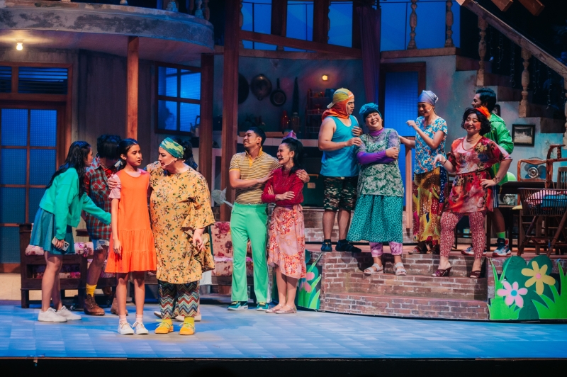 Review: Rooted in Familial Warmth, MUSIKAL KELUARGA CEMARA Blossoms with Spectacle Image