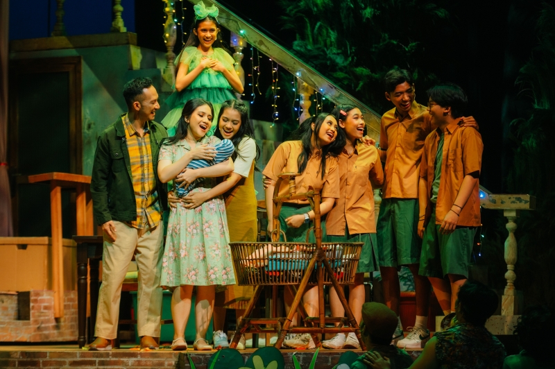 Review: Rooted in Familial Warmth, MUSIKAL KELUARGA CEMARA Blossoms with Spectacle Image
