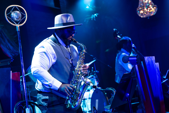Photos: First Look at Drury Lane Theatre's AIN'T MISBEHAVIN' Image