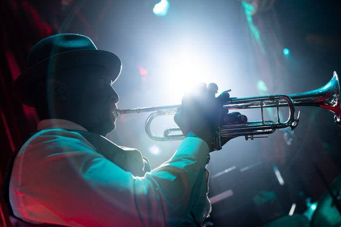 Photos: First Look at Drury Lane Theatre's AIN'T MISBEHAVIN' Image
