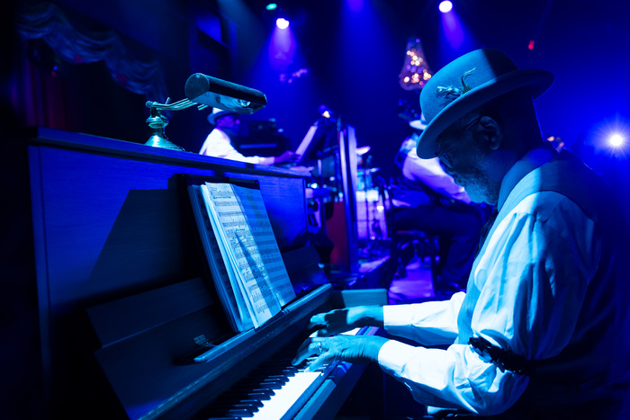 Photos: First Look at Drury Lane Theatre's AIN'T MISBEHAVIN' Image