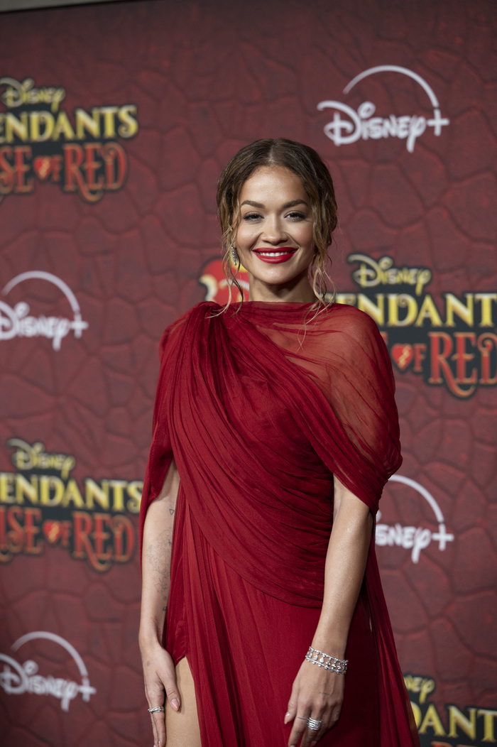 Photos: Brandy, Joshua Colley & More Hit the Red Carpet for DESCENDANTS: THE RISE OF RED Premiere Image