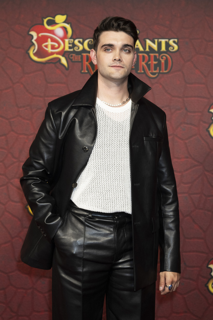 Photos: Brandy, Joshua Colley & More Hit the Red Carpet for DESCENDANTS: THE RISE OF RED Premiere Image