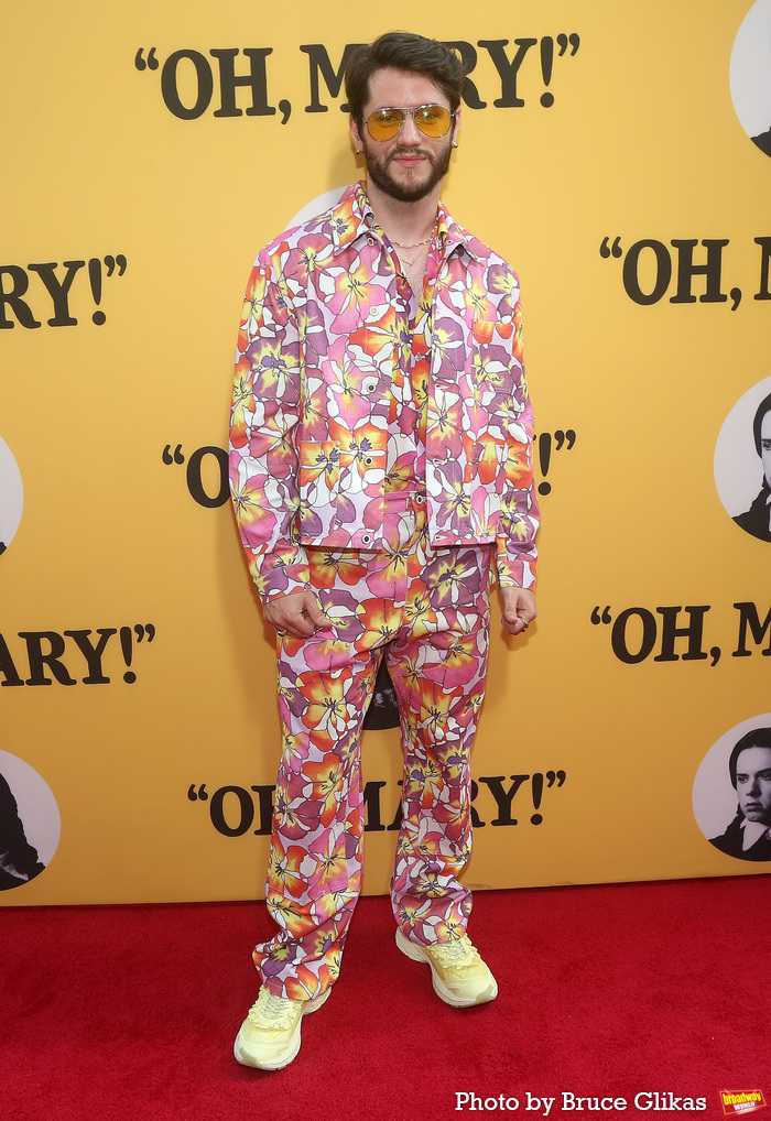 Photos: Company of OH, MARY! Hits The Red Carpet On Opening Night  Image