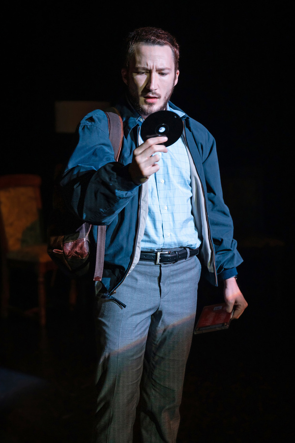 Photos: Conspiracy Theory Drama CON Premieres Off-Broadway Image
